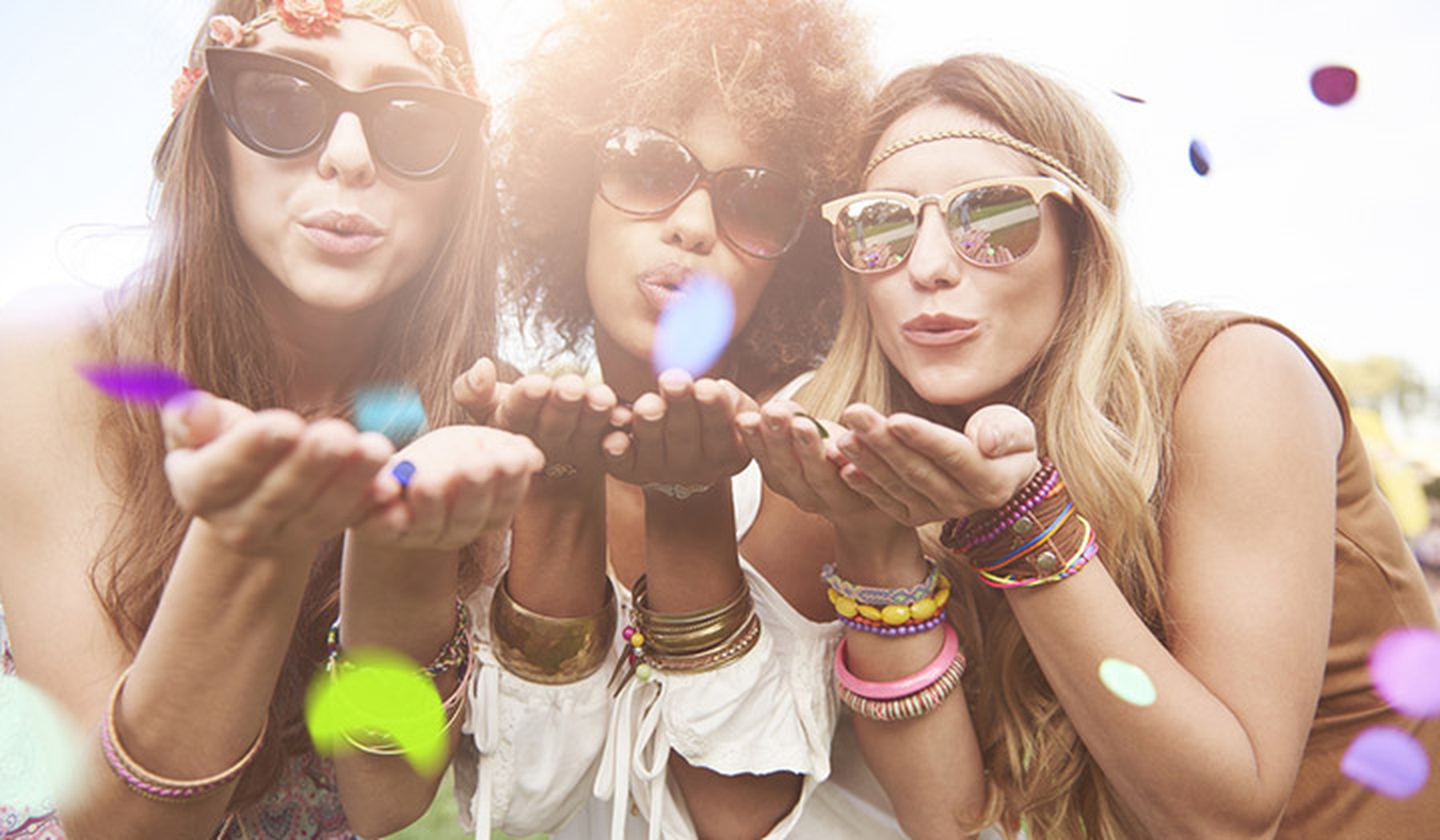 Vrouwen festival zonnebrillen confetti armbanden