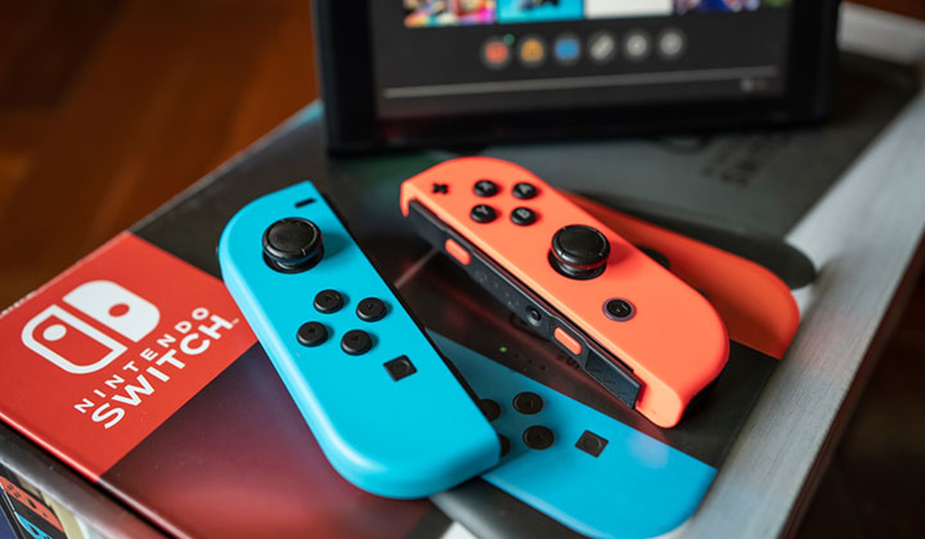 Nintendo Switch rood blauw verpakking